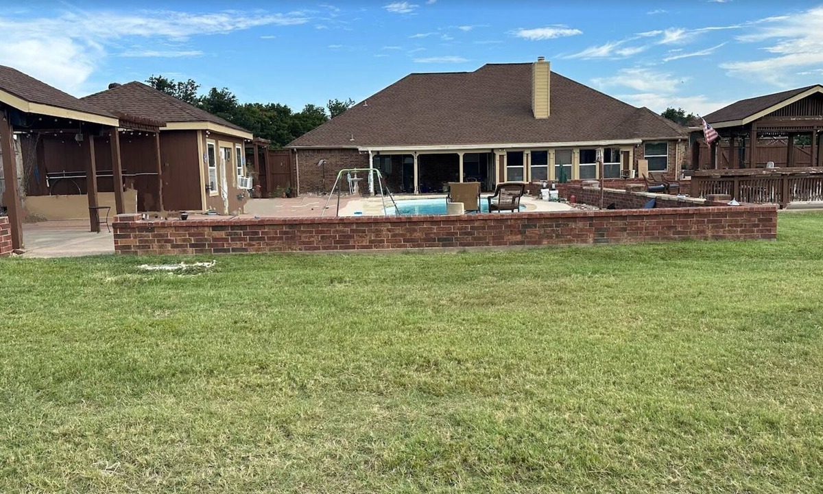 Krugerville House | 1 Acre property with multiple funs