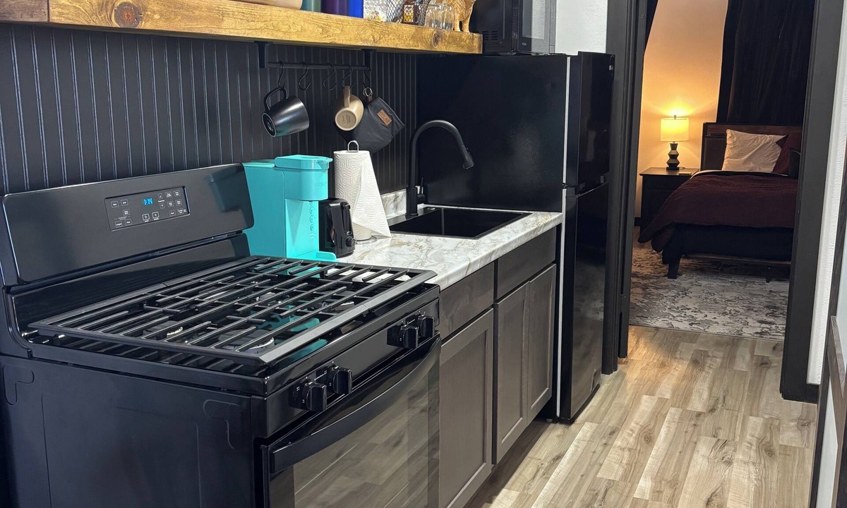 Duncan Apartment | 1-bedroom apartment in amazing Duncan with access to full gym