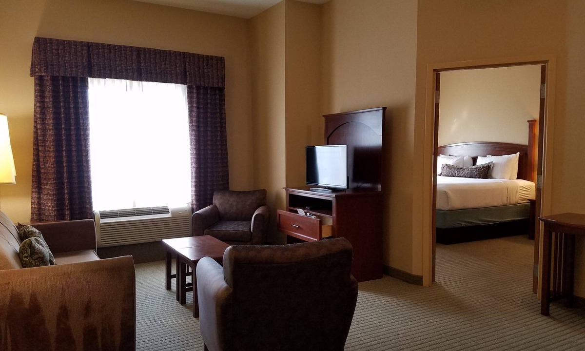 Rogers Condo | 1 Bedroom | Free Breakfast 24-hour business center