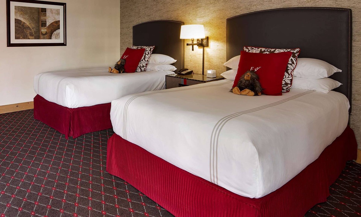Downtown Seattle Hotel | 1-Bedroom Suite at a 4⭐️ Hotel