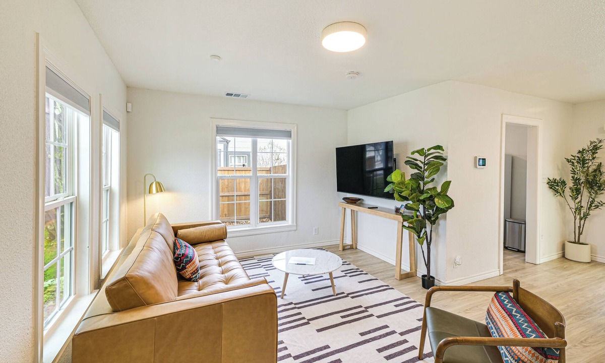 Central Arlington House | 1 Block to Dallas Stadium! Home w/Hot Tub!