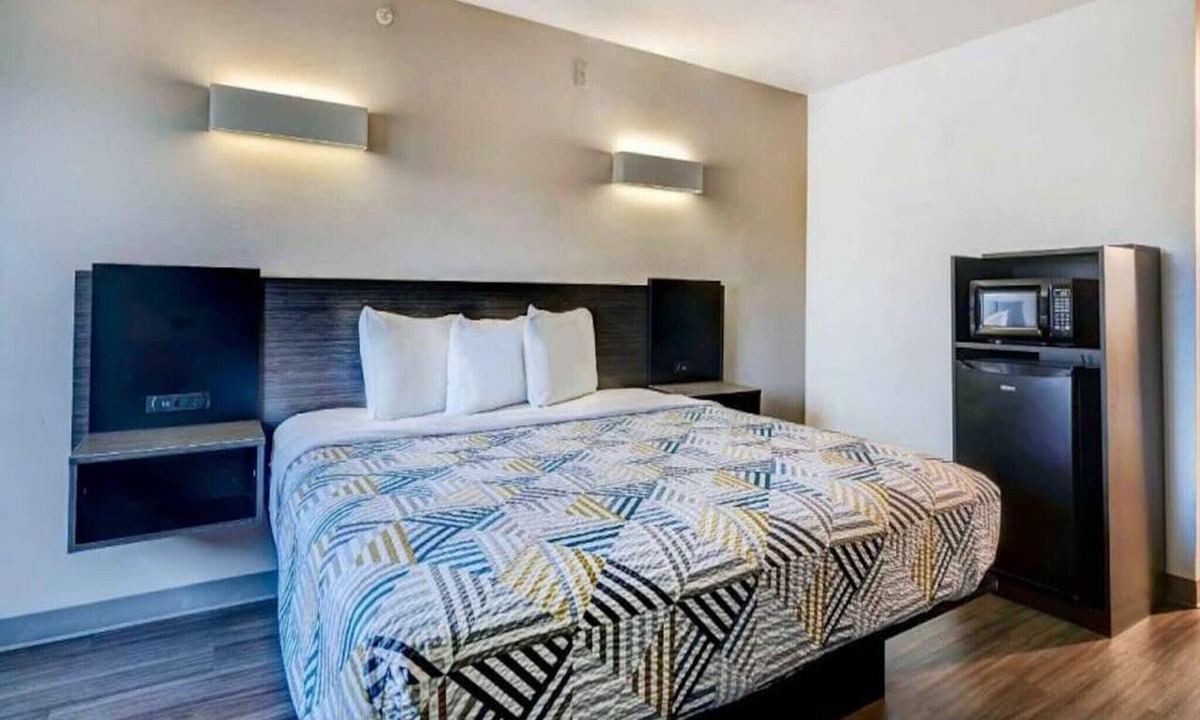Balch Springs Apartment | 1 King - 2 Queen Beds | Suite, Nsmk, Sofa-Bed