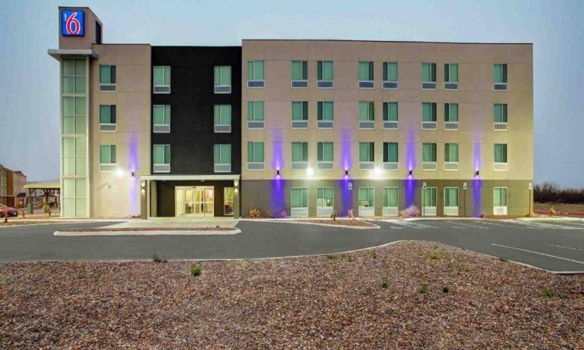 Monahans Apartment | 1 King Bed|Nsmk|Kitchen,Shower
