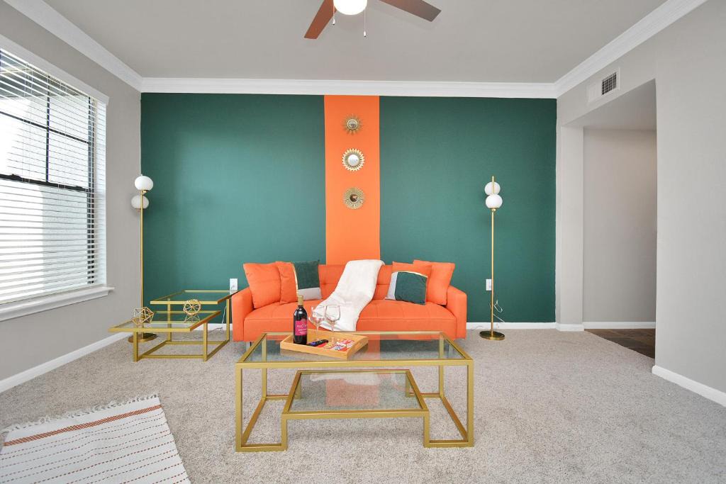 South Central Houston Apartment | 1 Luxury apt med center queen bed free parking with beautiful pool
