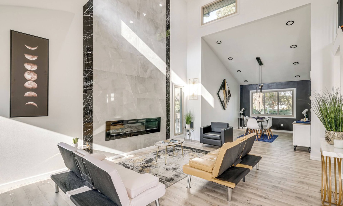 Lincoln House | 1 Mi to Holmes Lake: Bright & Modern Lincoln Home!