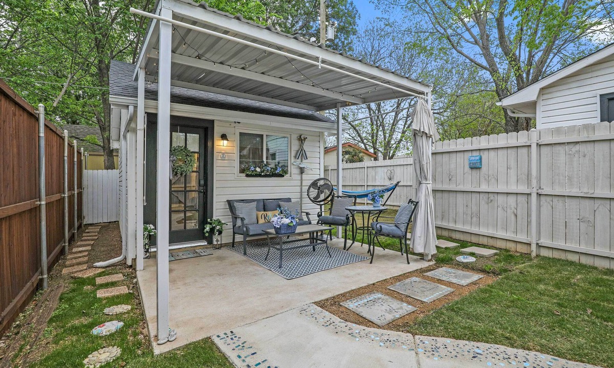 Lake Dallas Apartment | 1 Mi to Lewisville Lake Fun: Cozy Couple’s Retreat