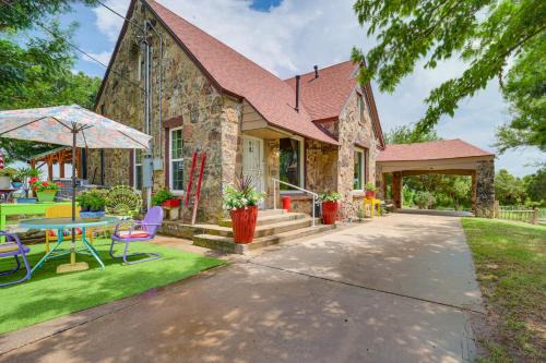 Wichita Falls House | 1 Mi to Sheppard AFB! 'Treetop Manor' w/Patio