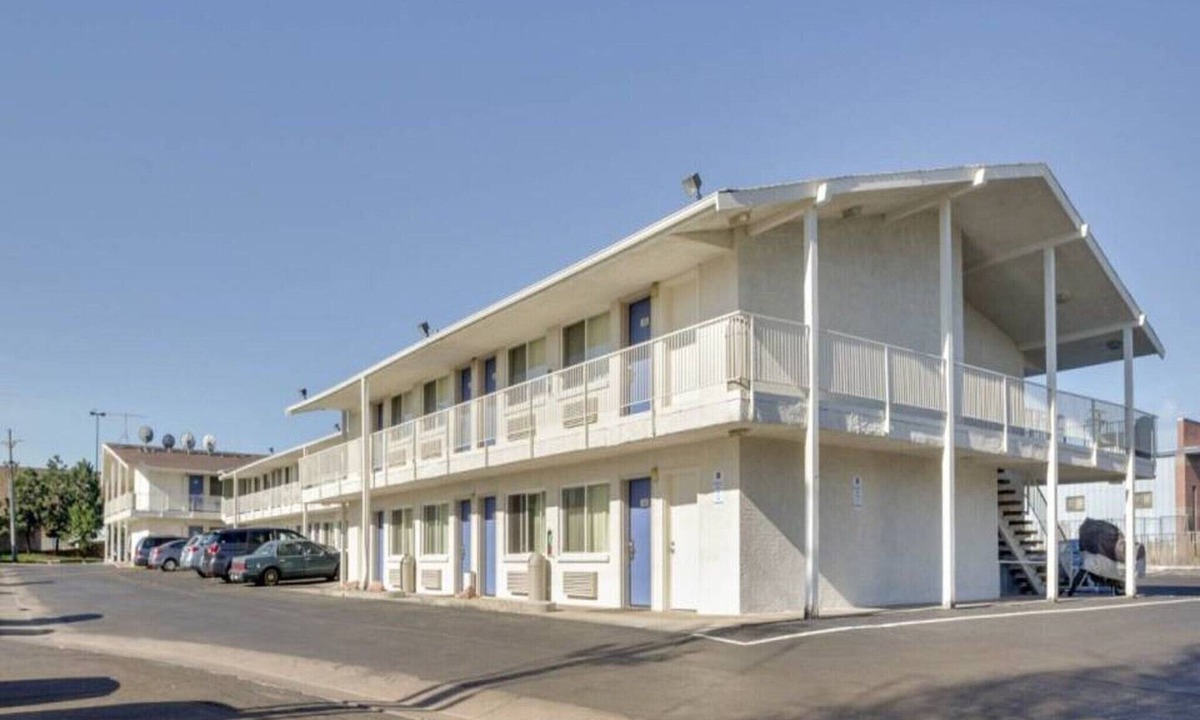 North Alameda Apartment | 1 Queen Bed|NS| Micfridge