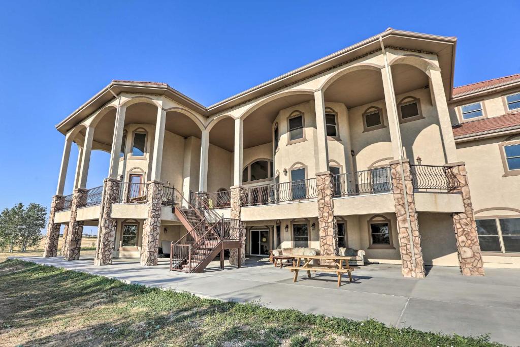 Hudson House | 10 Mi to Barr Lake State Park: Home w/Mtn Views