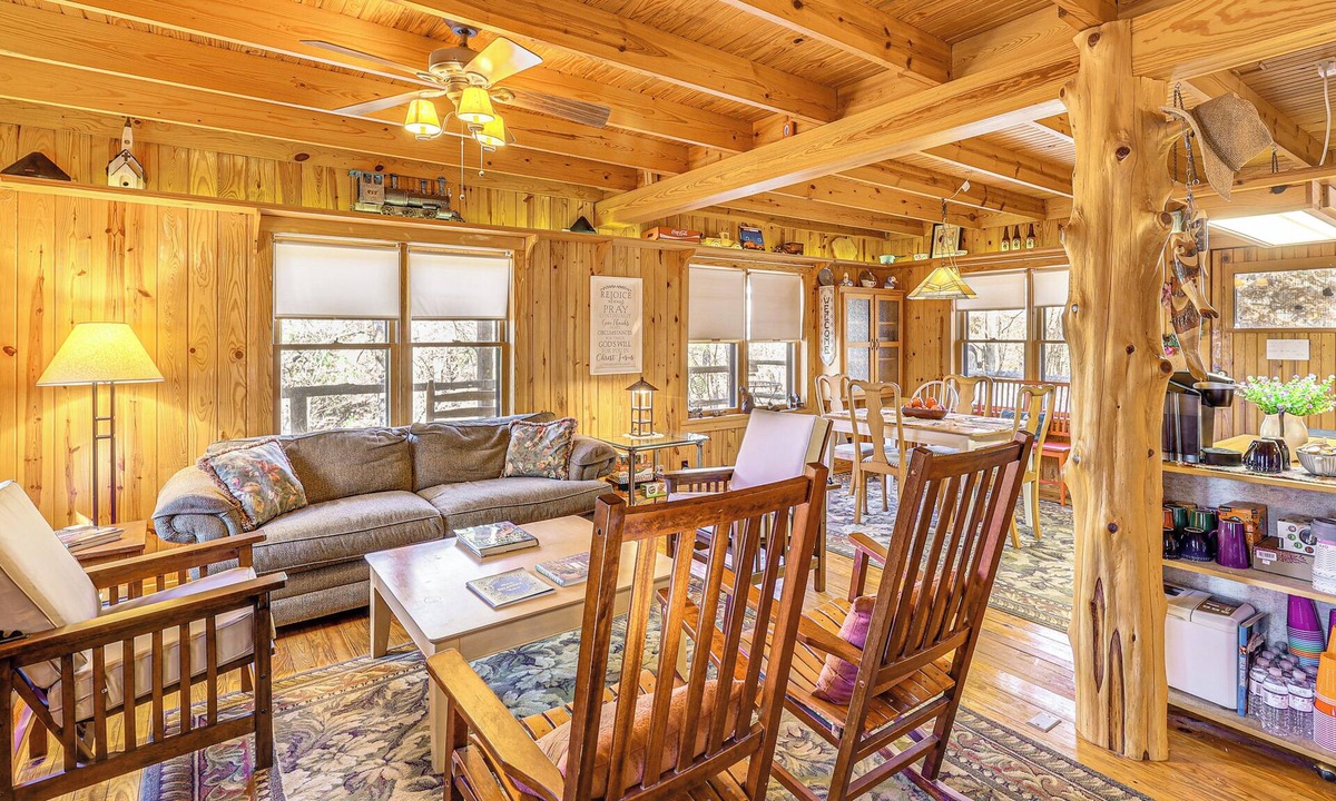 Tuskahoma House | 10 Mi to Sardis Lake: Home w/Grill in Tuskahoma