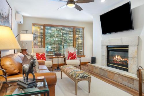 Edwards House | 106 Pinecone Lodge