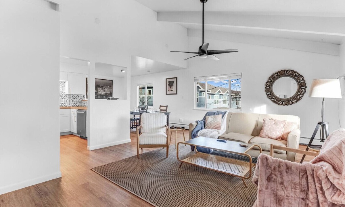 Eiber Apartment | 15 minutes to Red Rocks|Remodeled Apt|King Beds