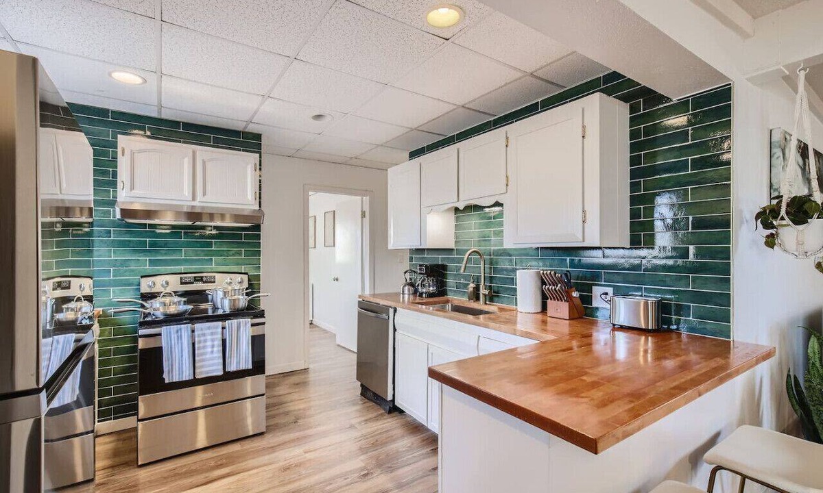 Eiber Apartment | 15 Minutes to Red Rocks|WFH Set-Up |Remodeled Apt