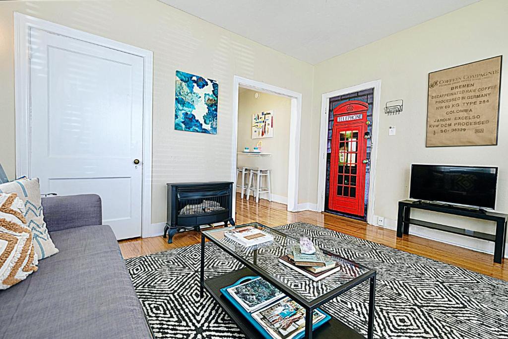 Lower Greenville Apartment | 1920s Urban Charm, Lower-Greenville Ave Area