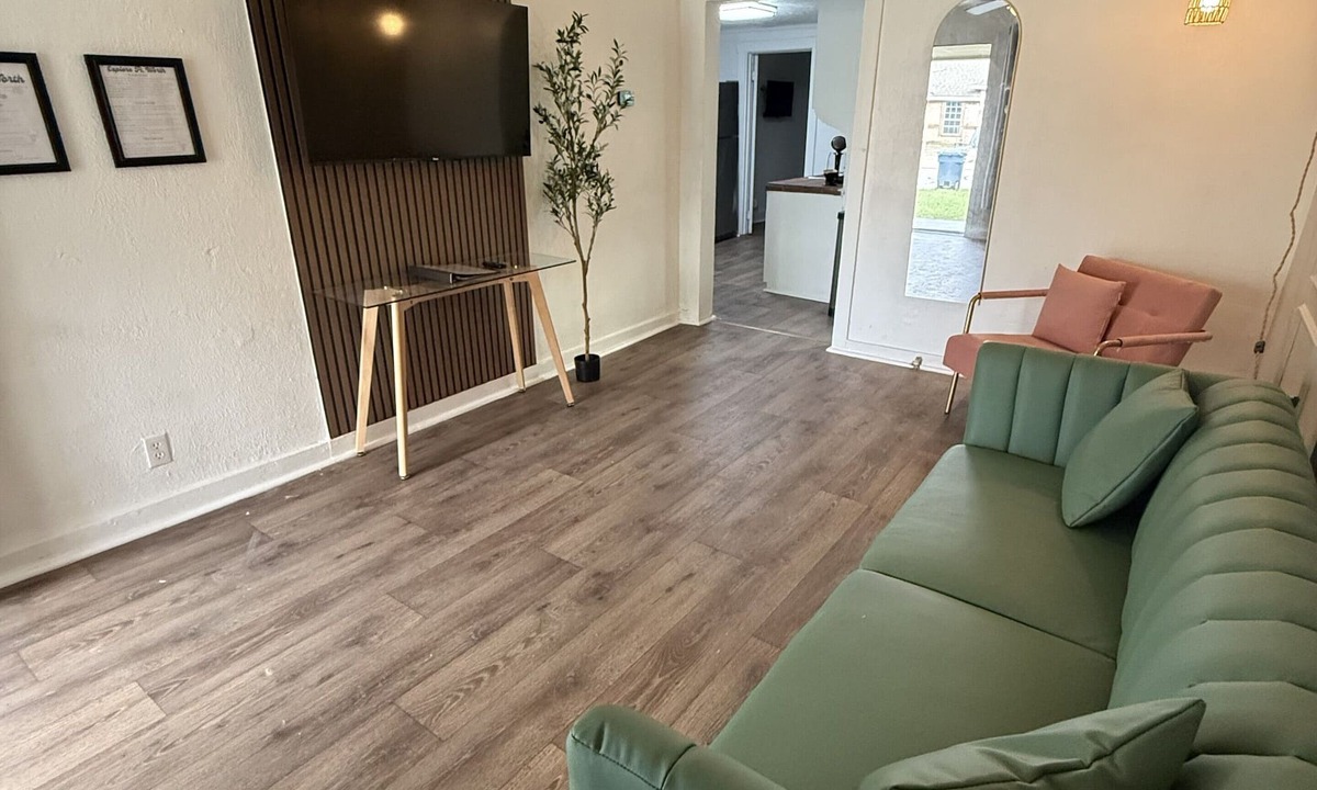 Fort Worth Apartment | 1BR Minutes to Stockyards Fast Wi-Fi + Parking