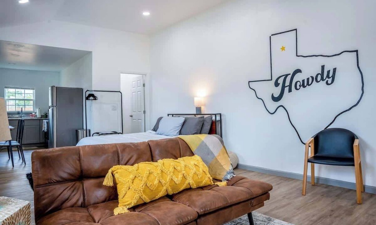 Amarillo House | 1BR Sleeps 4 | DT Amarillo, AI Data Ctr, Hospitals