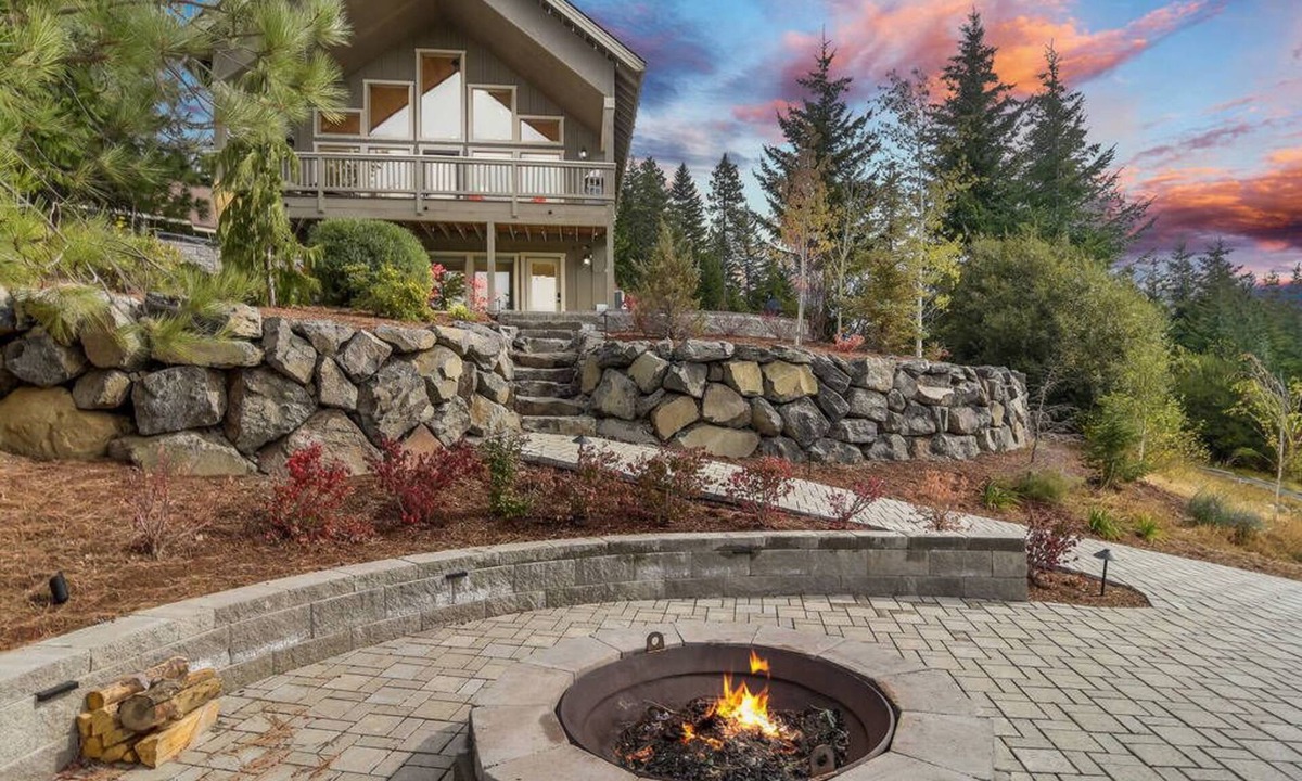 Ronald House | 1PM In/Out + Pool Access | Scenic Mountain Cabin Built for More Family Time