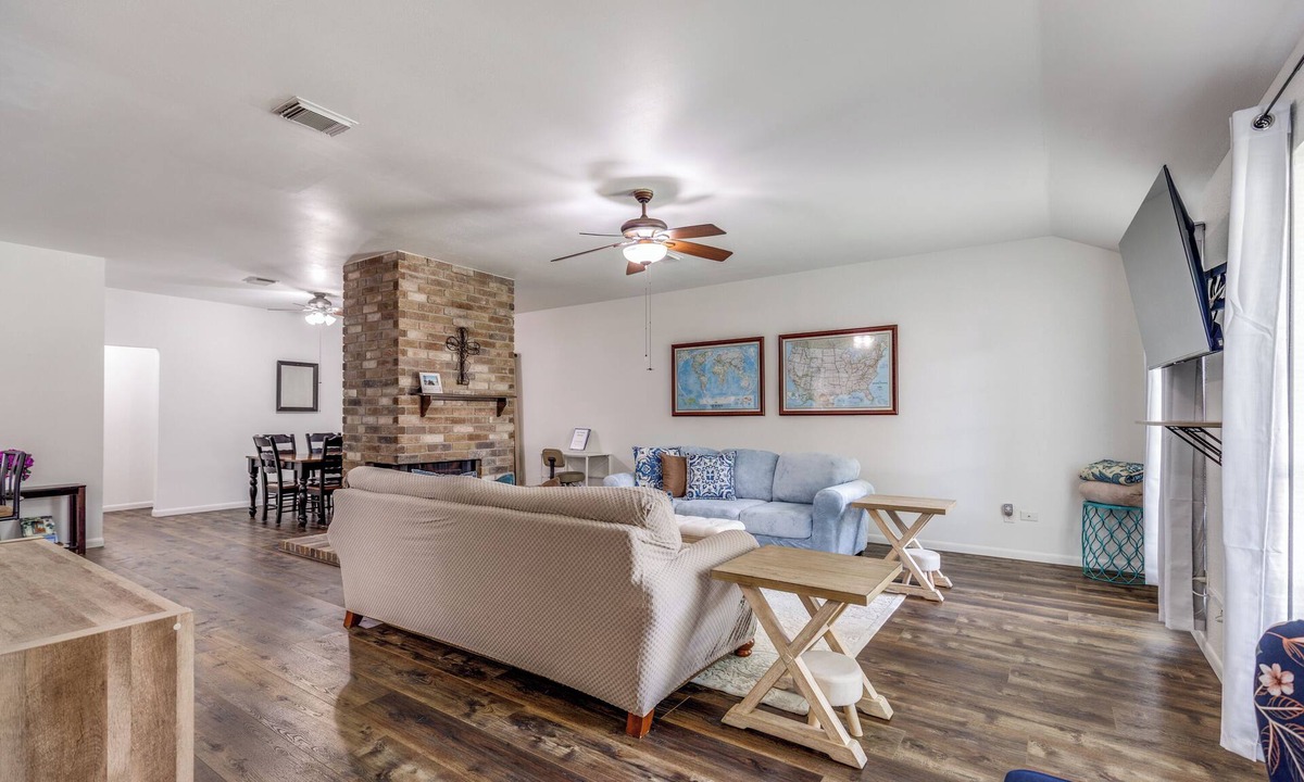 Louetta House | {2:00 check-in}{No excessive chores}{12:00 checkout}{No host imposed fees}