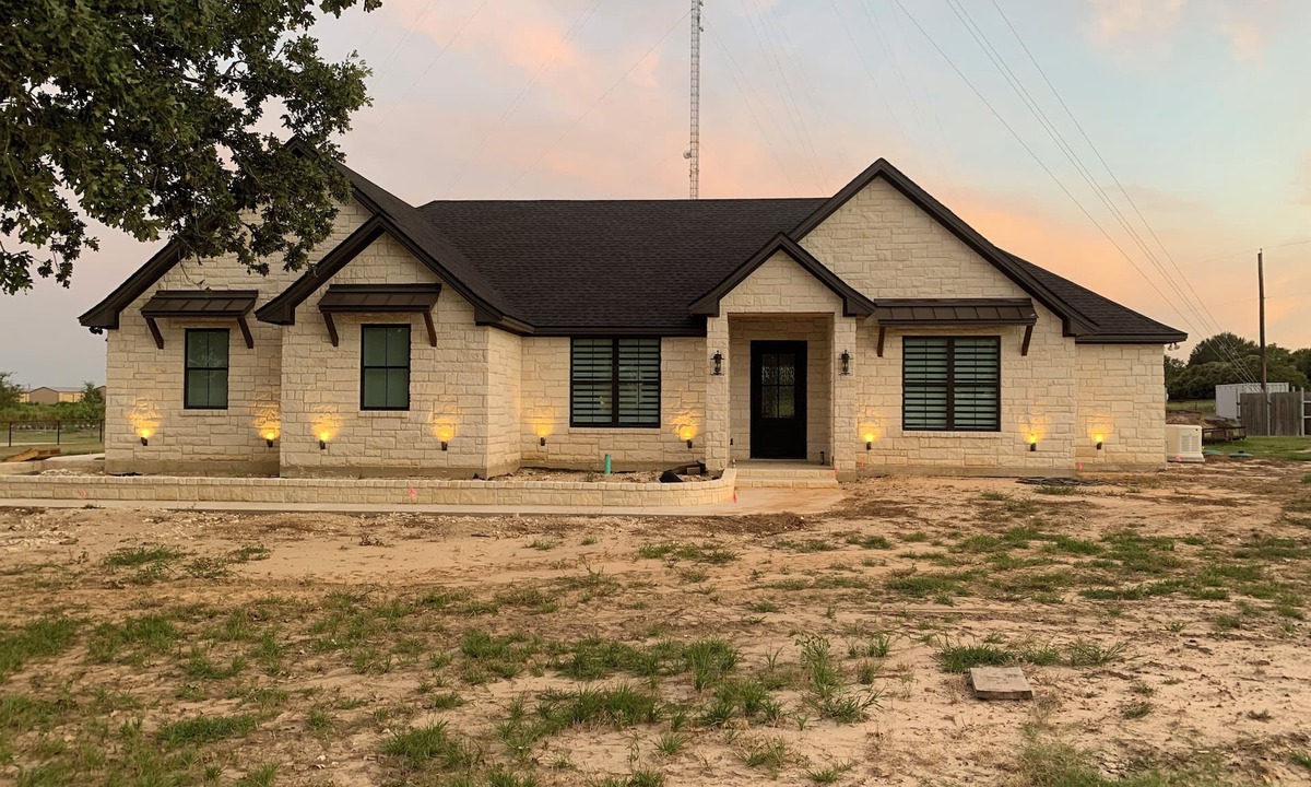 College Station House | 2 acres, gated 5 miles to TAMU Patio with fire pit, tv, grill, sitting area