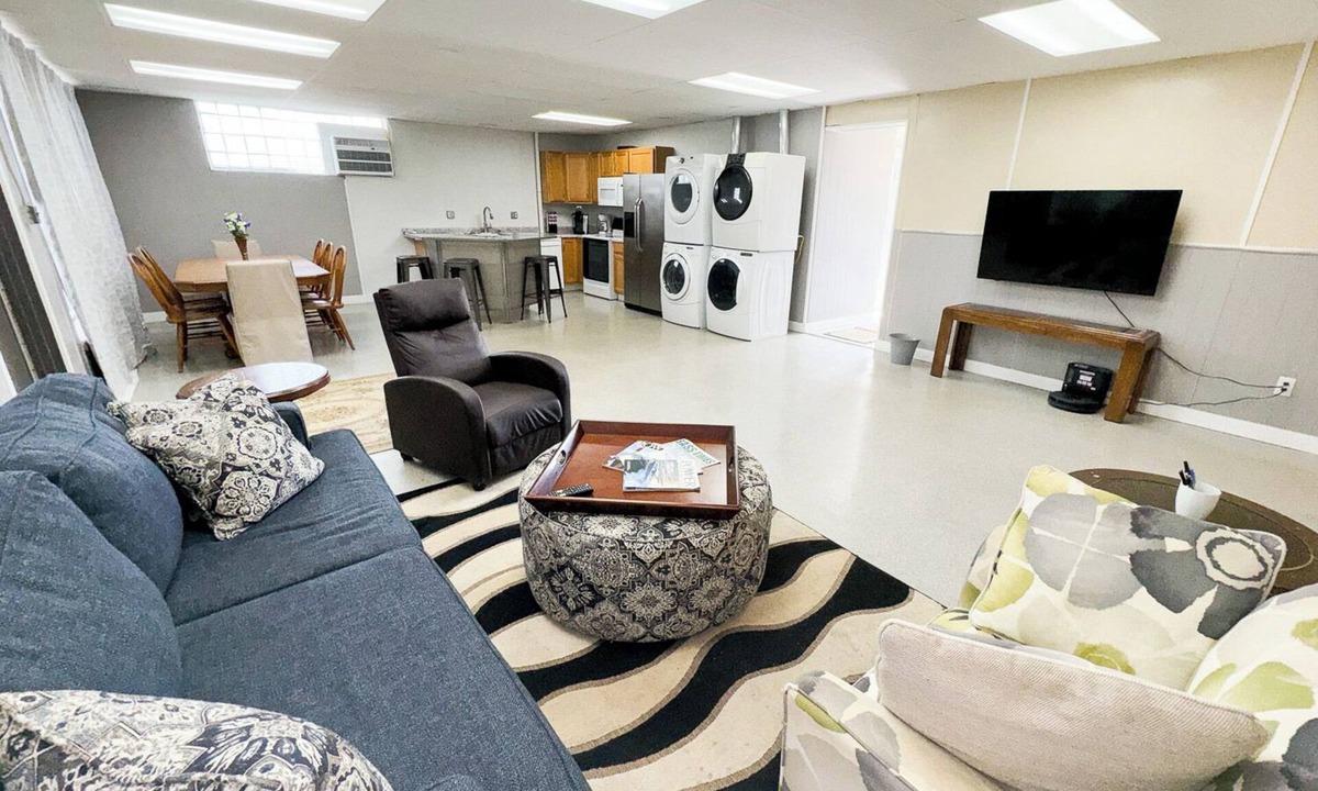 Anchor Bay Harbor Apartment | 2 Bed, 1 Bath Ranch Style, Ground Floor Unit, Sleeps 6, Newly Renovated!
