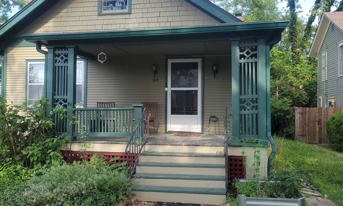 University Place House | 2-bedroom bungalow retreat in charming Lawrence
