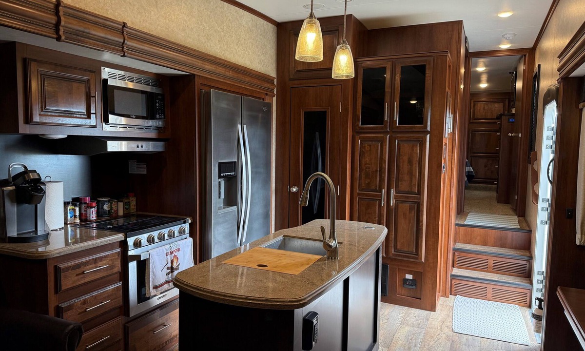 Pierre RV Rental | 2-bedroom campground in peaceful West Prairie with AC/Heat