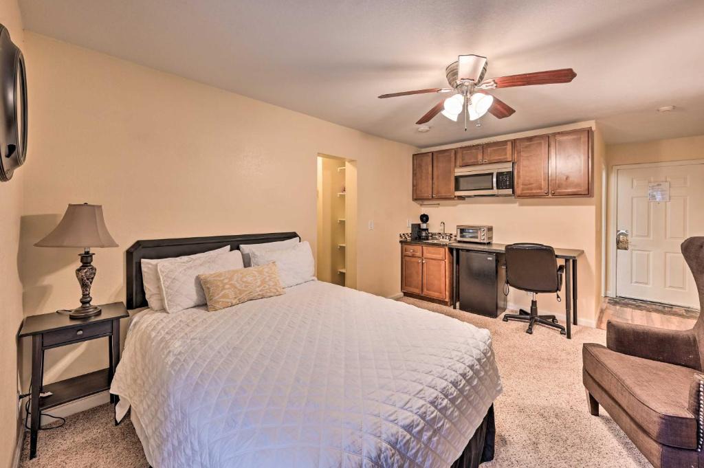 Englewood Apartment | 2 Blocks to Light Rail: Denver Unit w/Kitchenette