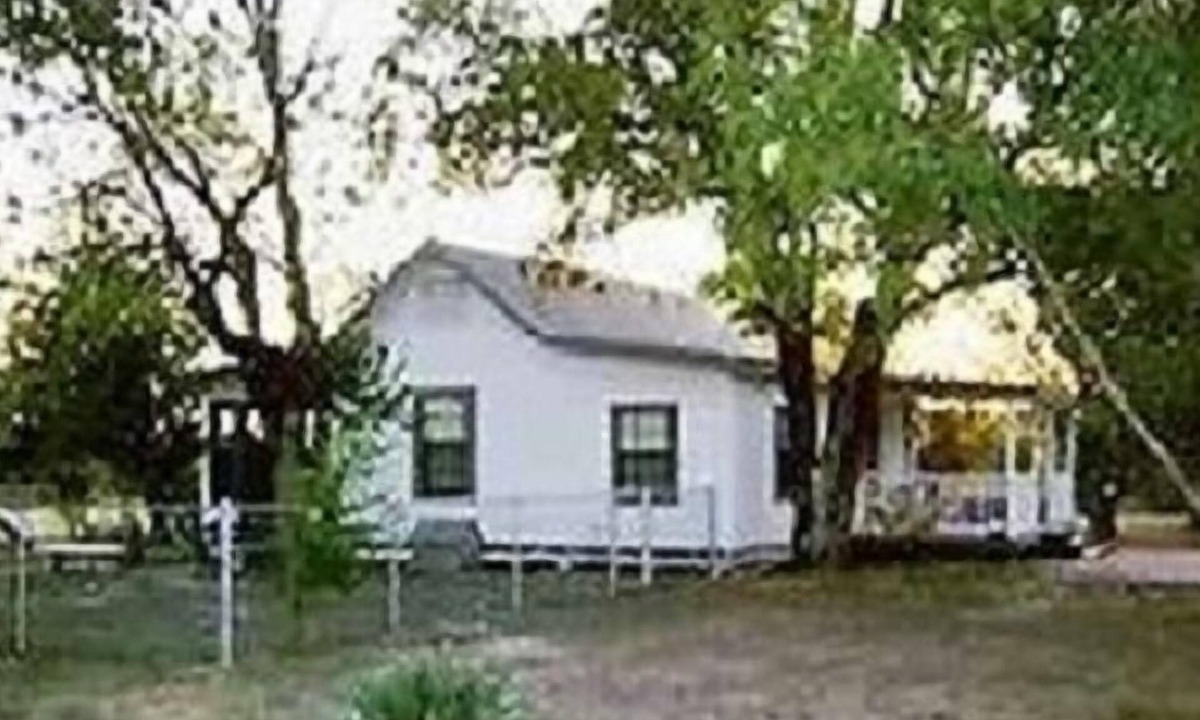 Comanche House | 2 BR/2.5 BA House on 13 Acres, Minutes from Downtown San Antonio!