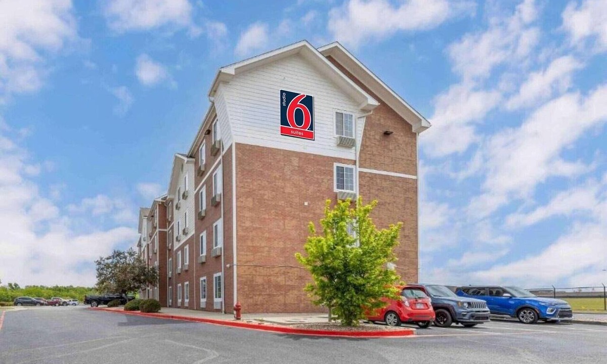 Norman Apartment | 2 Full Beds | Non-Smoking, Kitchen