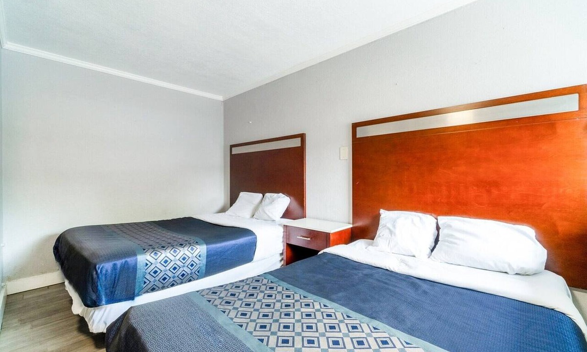 West San Antonio Apartment | 2 Full Beds|Non-Smoking