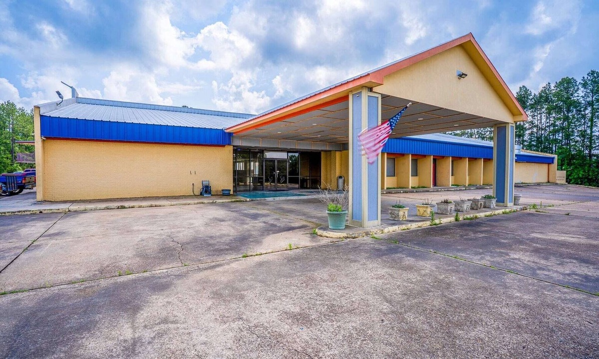 Livingston Apartment | 2 Full Beds|Non-Smoking