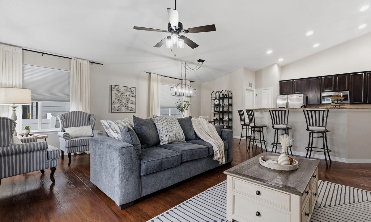 Loveland House | 2 Homes, 2 Hot Tubs, Endless Fun for Groups!