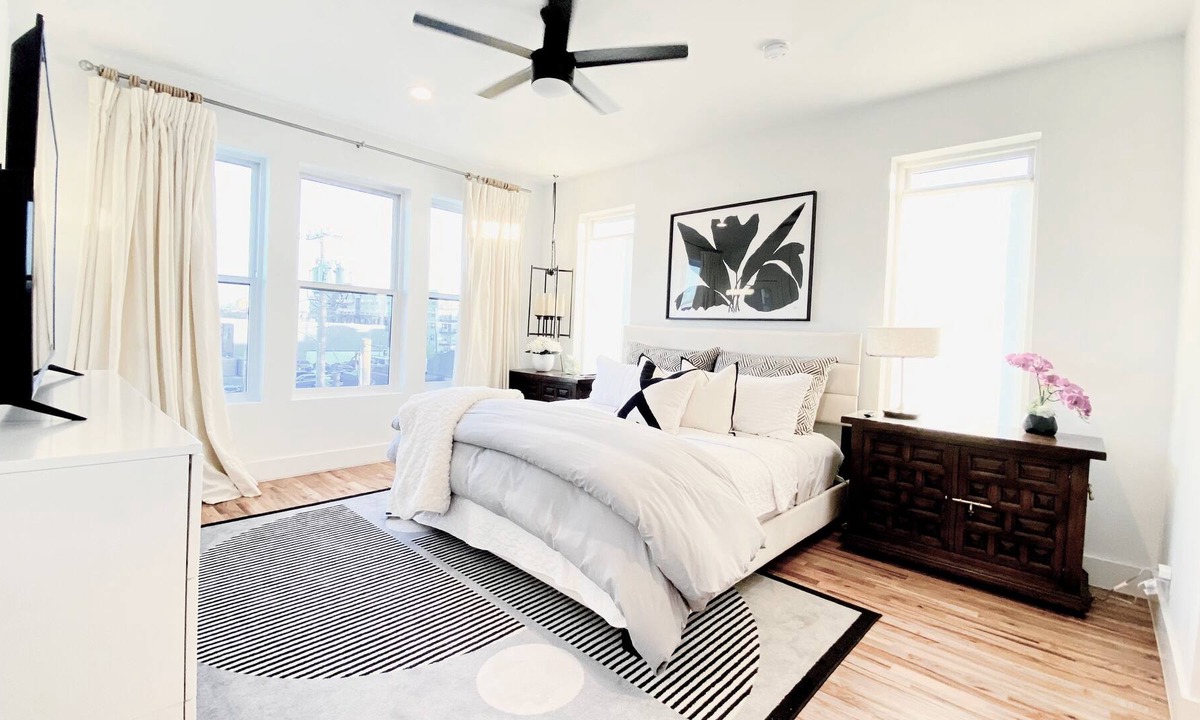Cityplace House | 2 Homes Side-By-Side - 6 Bedrooms, 8 bathrooms, 8 Car Parking - Sleeps 22