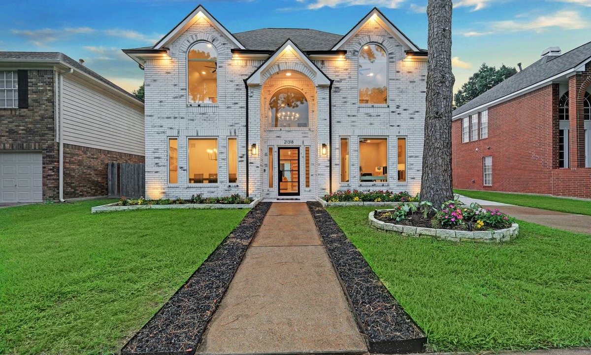 Memorial Parkway House | 2 King Suites, Game Room, Chef's Kitchen, 77" OLED