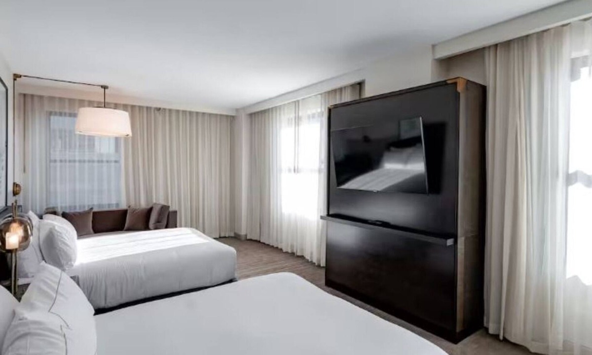 Downtown Des Moines Hotel | 2 Landmark Downtown Hotels Offering Comfort Near Capitol & Convention Center