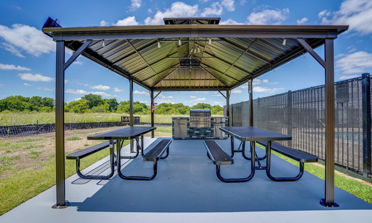 Crowley Apartment | 2 Mi to Dtwn Crowley! Modern Escape w/Pool Access