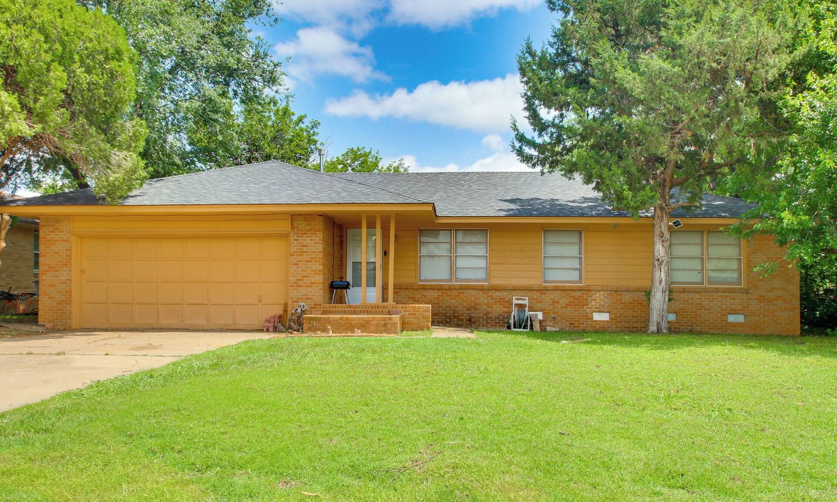 Lawton House | 2 Mi to Ft Sill: Home w/Fenced Yard, Near Walmart