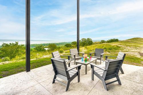 Crofton House | 2 Mi to Lewis and Clark Lake: Spacious Getaway