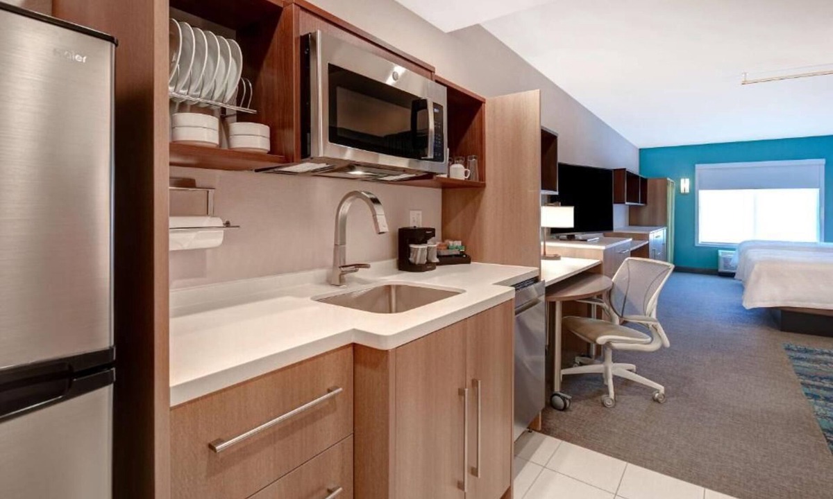 Downtown Tucson Hotel | 2 Pet-friendly Units. Pool. Breakfast! Short Drive to Tucson Botanical Gardens