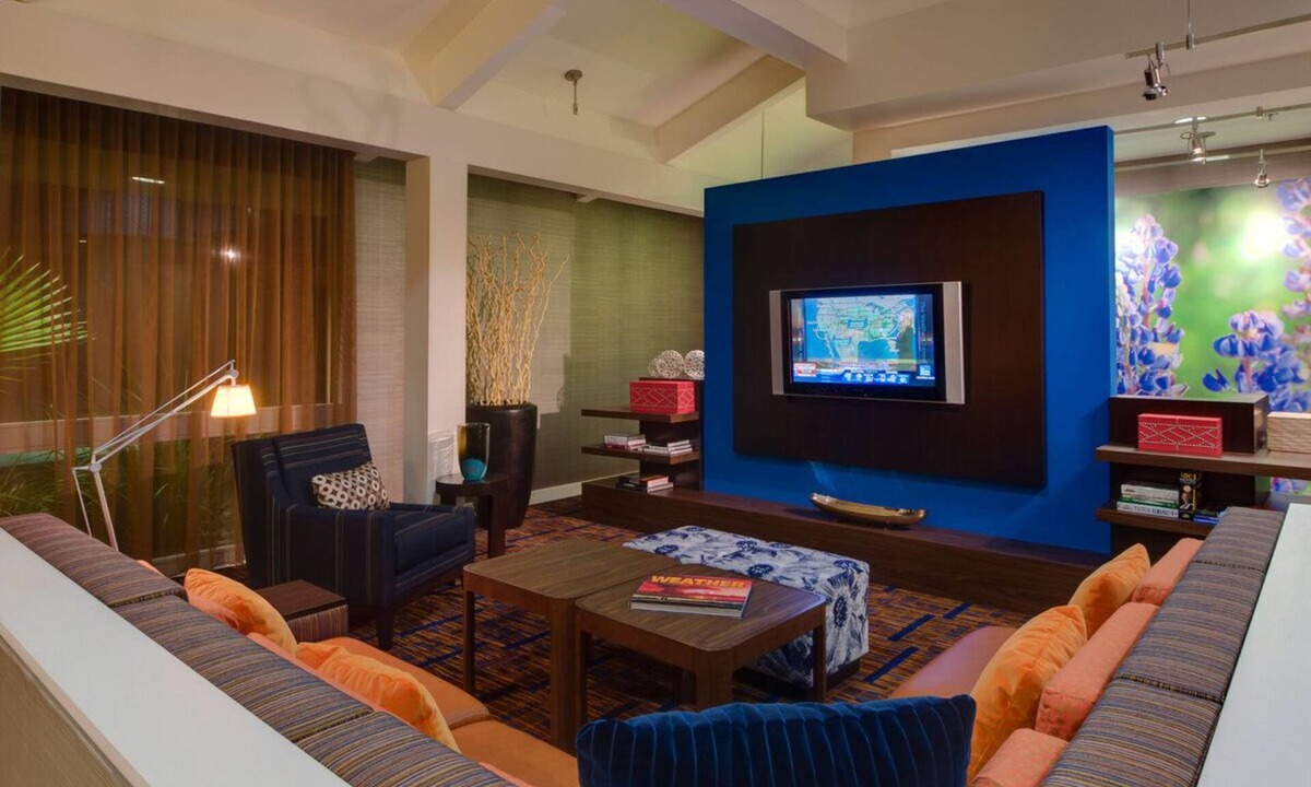 Brookhollow Hotel | 2 Pet-Friendly Units w/Pool Access Near Famous Art Car Museum