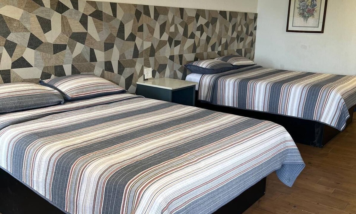 West San Antonio Hotel | 2 Queen Bed Smoking