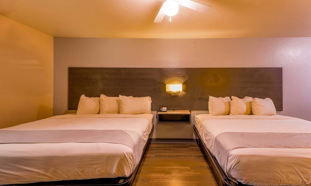 Sweet Home Apartment | 2 Queen Bed Smoking | Yoakum West