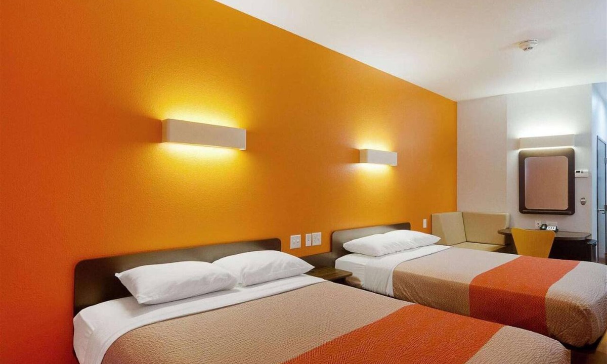 Midland Apartment | 2 Queen Beds | Non-Smoking
