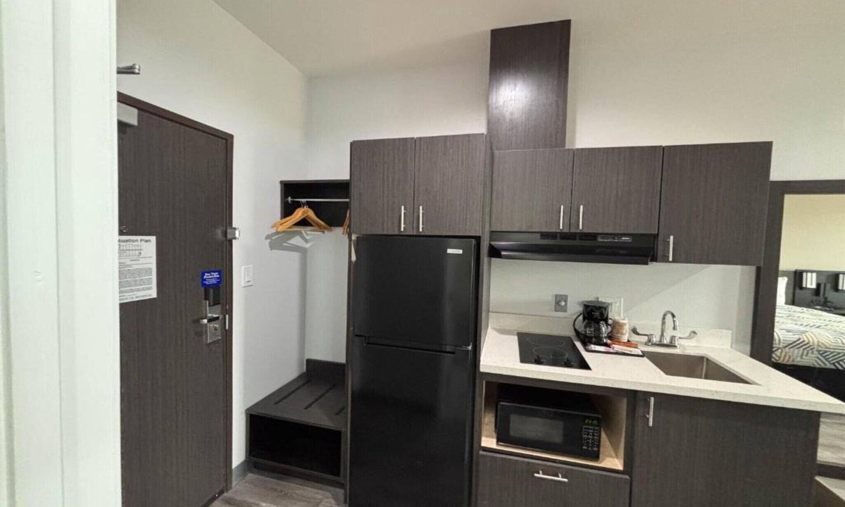 Giddings Apartment | 2 Queen Beds|Nsmk,Kitchen