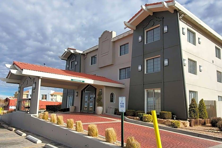 Albuquerque Hotel | 2-Star Hotel ∙ La Quinta Inn by Wyndham Albuquerque Airport