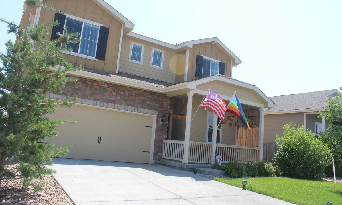 Thornton House | 2-story, 4 bedroom, 2.5 bath furnished home in Thornton Colorado