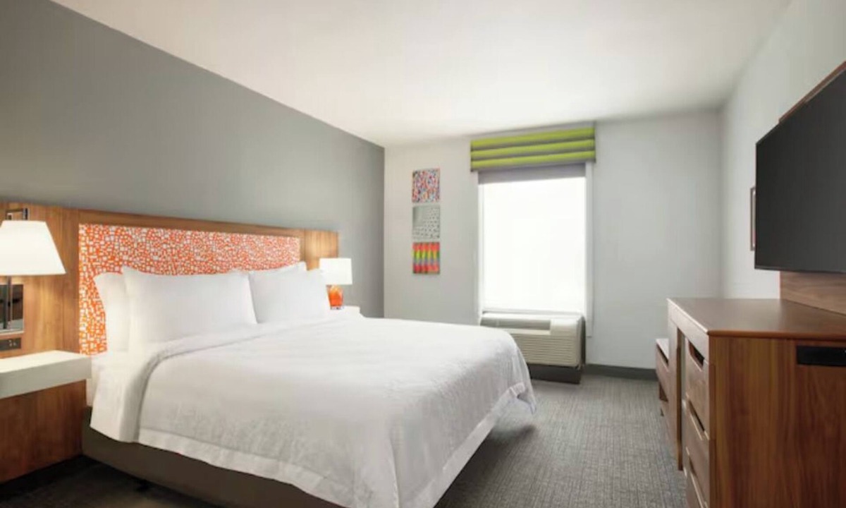 Houston Hotel | 2 Tranquil Rooms Designed for Relaxation - Your Weekend Retreat in Houston!