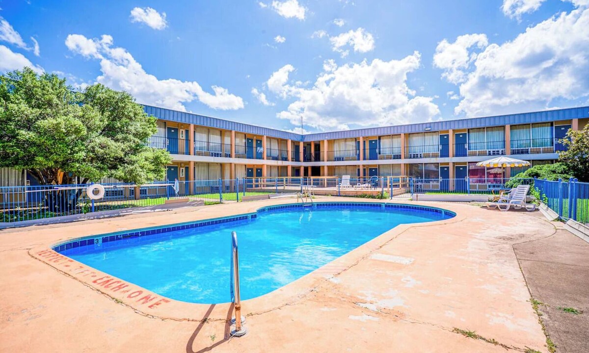 Lawton Hotel | 2 Traveler-Friendly Units w/Seasonal Pool Near Cameron University