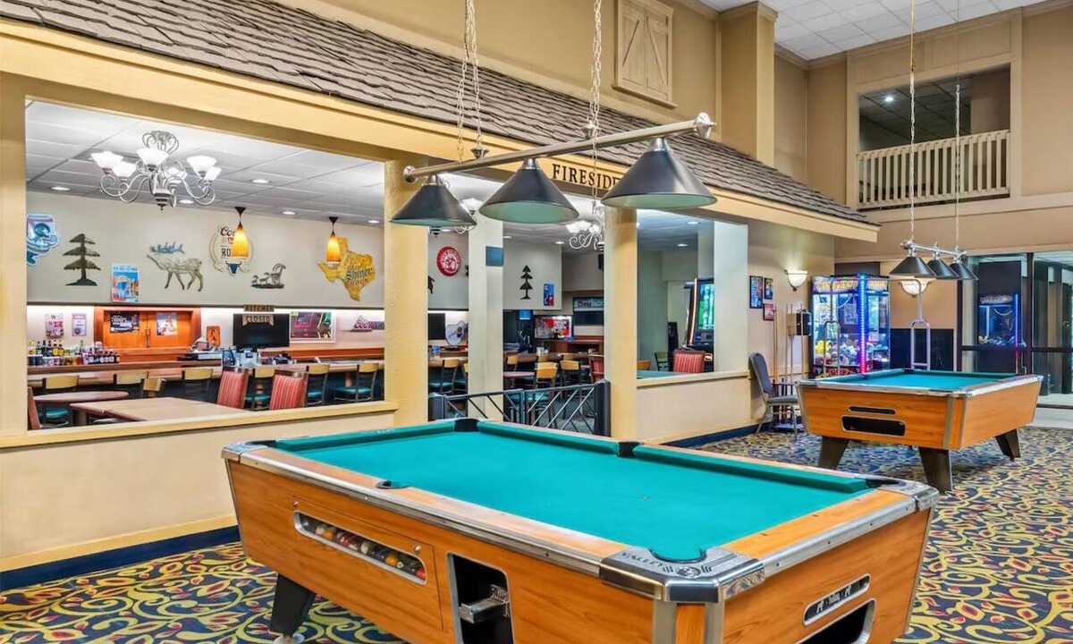 Cheyenne Hotel | 2 Units | Deluxe 2 Queen Beds w/Free Breakfast, Parking, Game Room & Courtyard