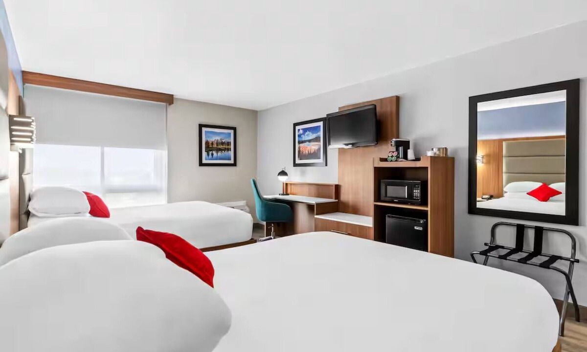 Cheyenne Hotel | 2 Units | Deluxe 2 Queen Beds Near Cheyenne Regional Airport for Business Trips